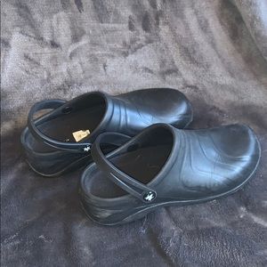 Nursing shoes, very comfy!